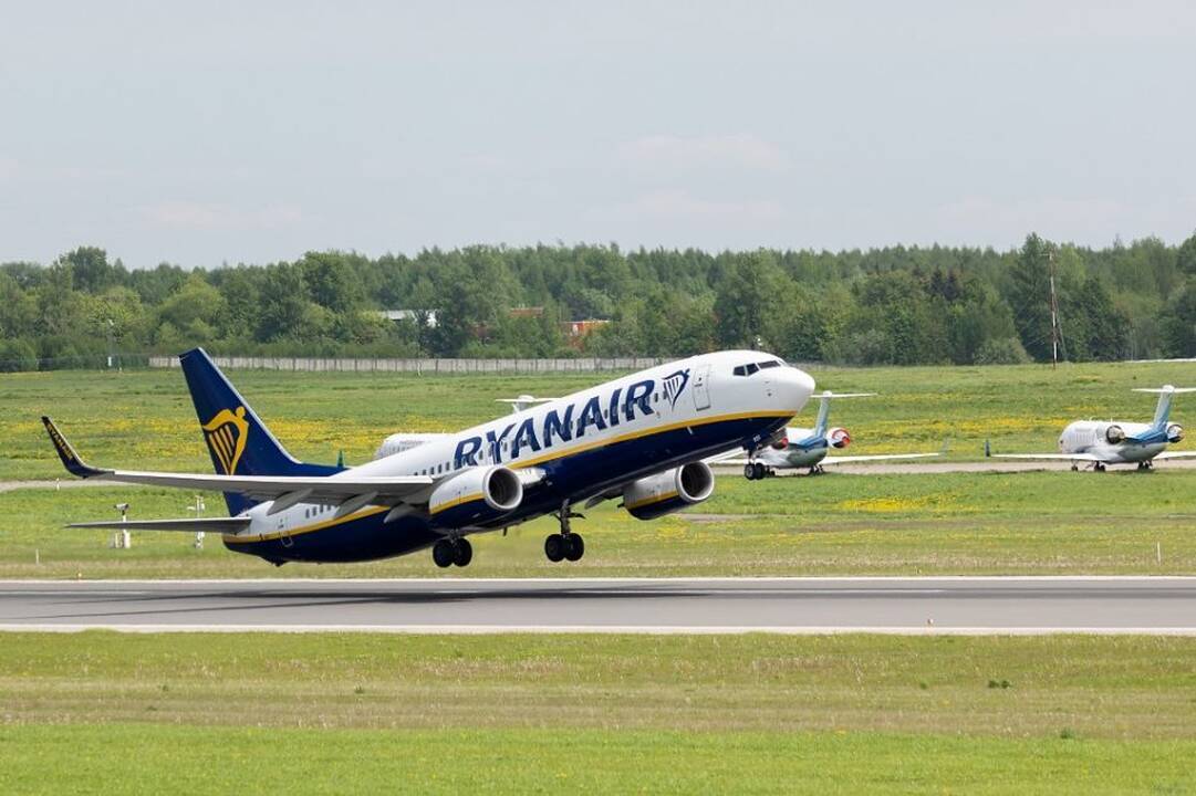 „Ryanair“ lėktuve – gaisras: nukentėjo 18 žmonių