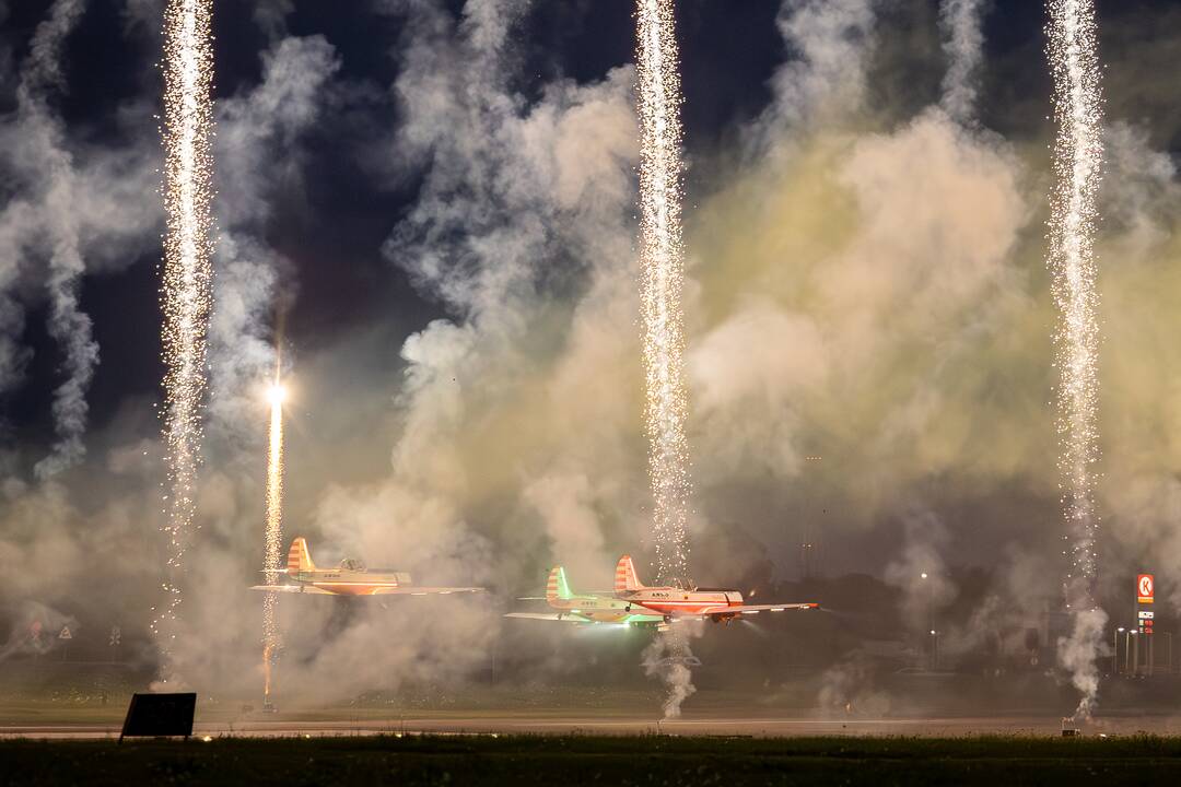 Vakarinė aviacijos šventės dalis