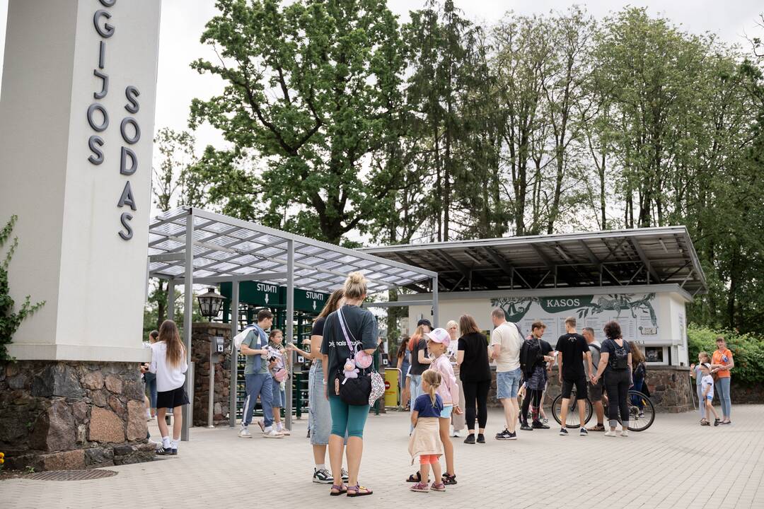 Zoologijos sodas šiandien žmones džiugina nemokamai