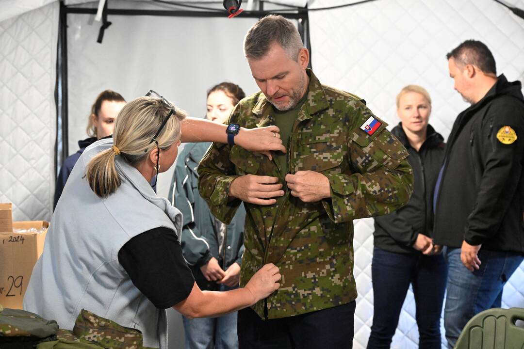 Slovakijos prezidentas dalyvauja armijos rezervistų mokymuose