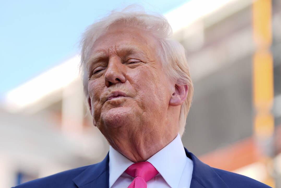 Trumpas nurėžė finansavimą visuomeniniams transliuotojams