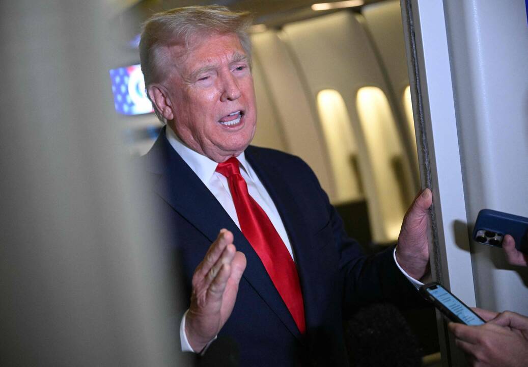 Trumpas žada pirmadienį išsiųsti 12 laiškų dėl muitų