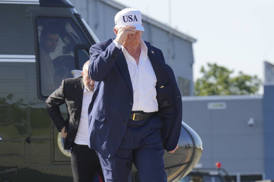 Kinija mėgina raminti puolimą prieš BRICS šalis pradedantį Trumpą