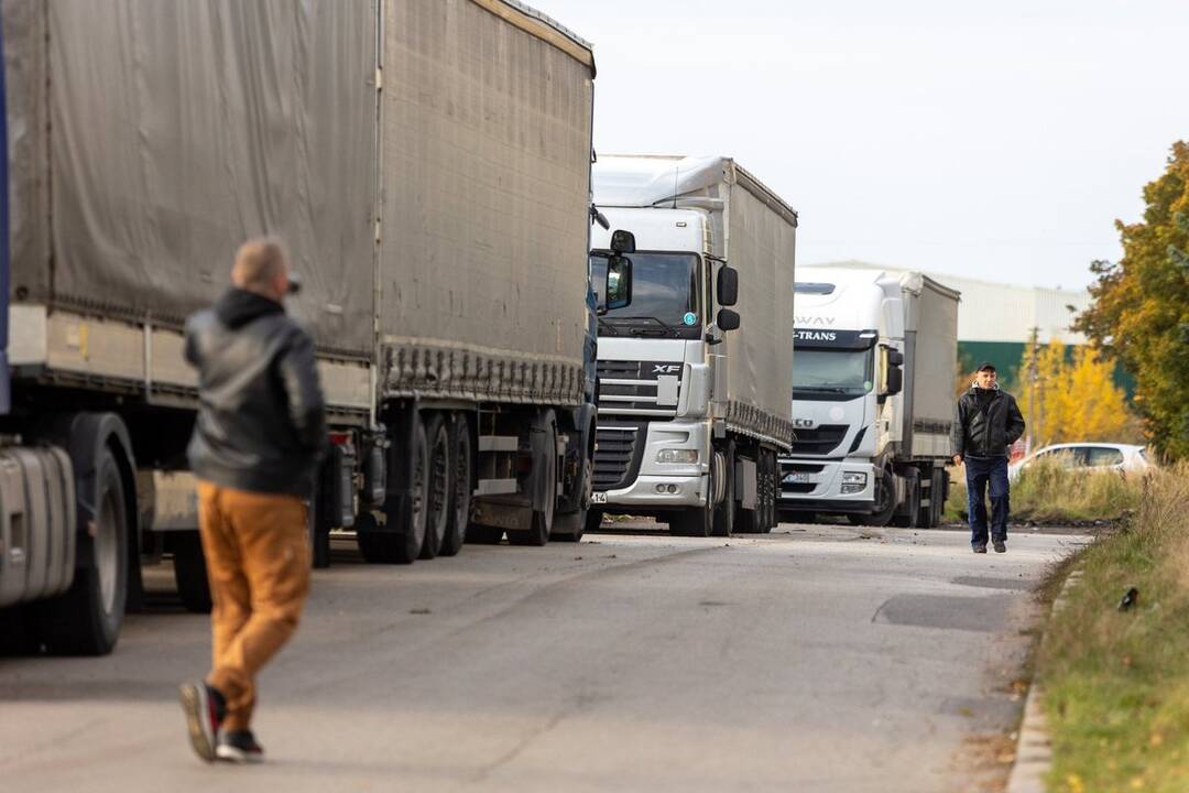 Į Lietuvą vilkikų vairuotojais dirbti atvykę užsieniečiai gali likti už borto 