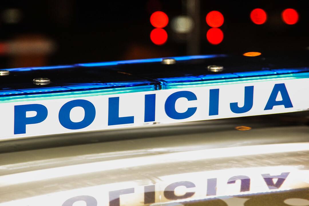 Nuo policijos sprukdamas girtas vairuotojas Panevėžyje sužalojo jaunuolį