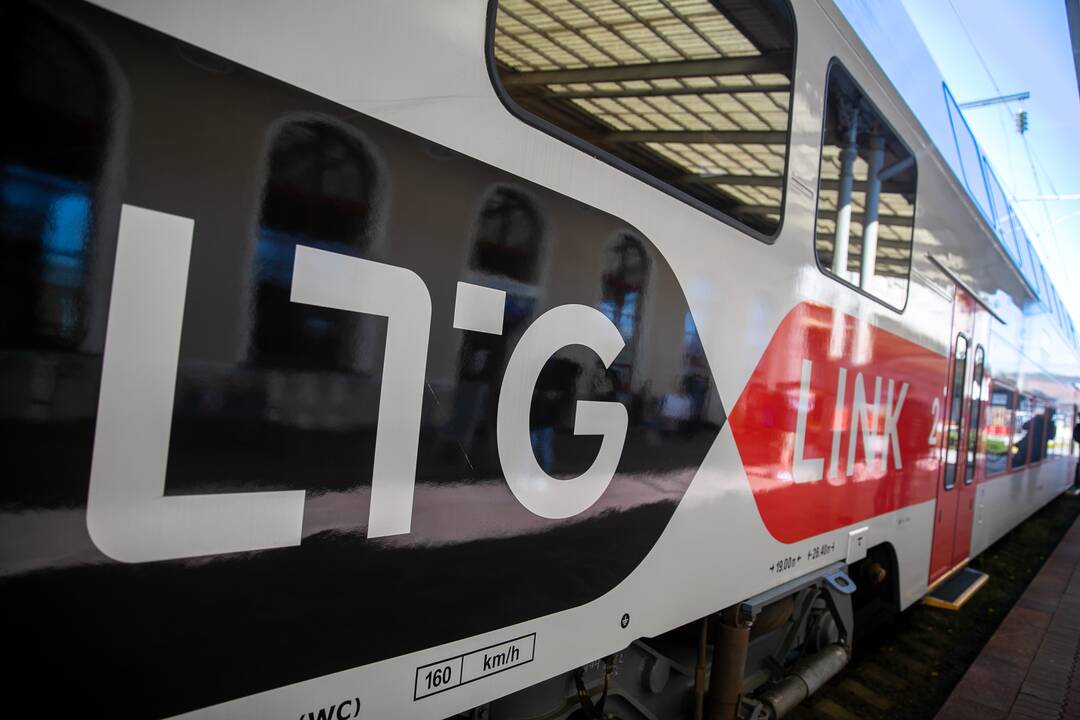 5 proc. pabrango vienkartiniai traukinių bilietai, 15 proc. atpigo terminuotieji