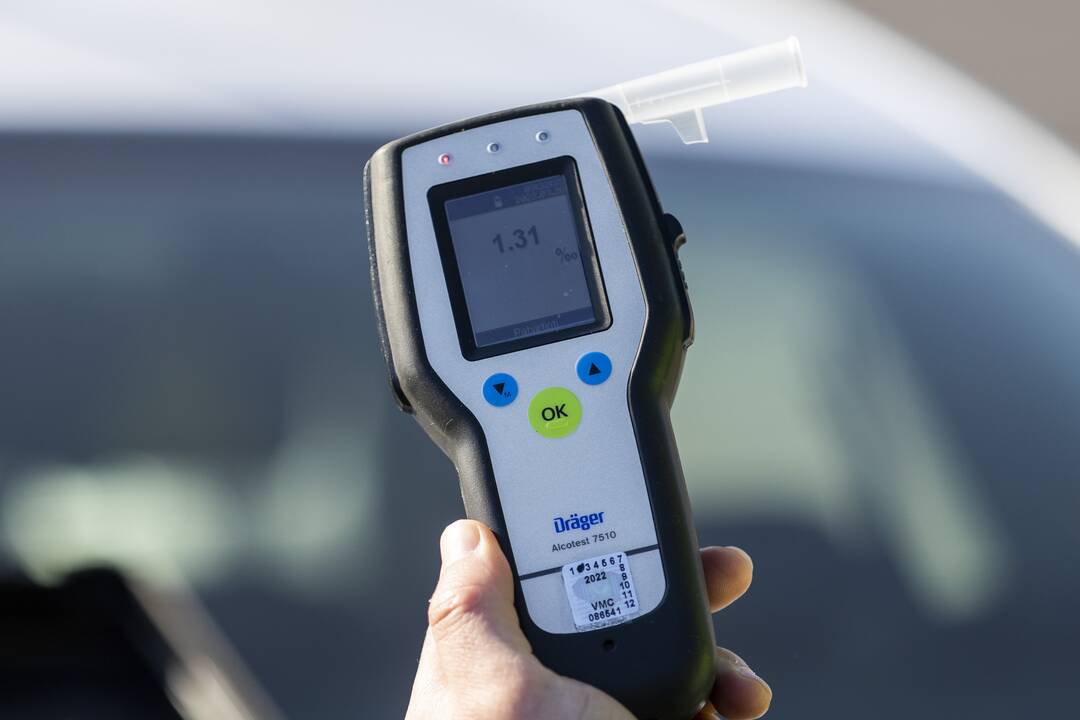 Sustabdytas neblaivus automobilį vairavęs Lietuvos kariuomenės technikas