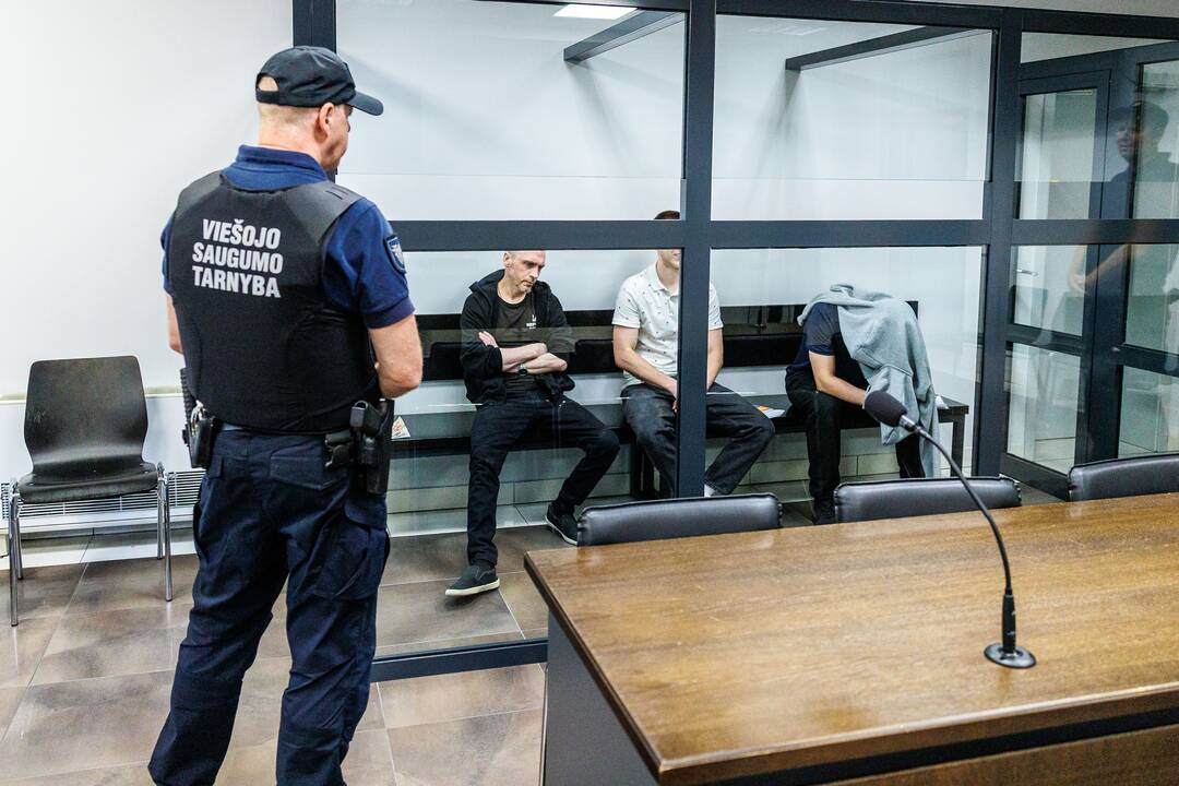 Kauno apygardos teisme pradėta nagrinėti paminklo Merkinėje išniekinimo byla