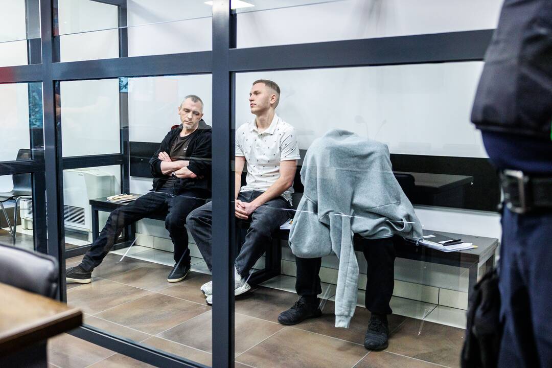 Kauno apygardos teisme pradėta nagrinėti paminklo Merkinėje išniekinimo byla