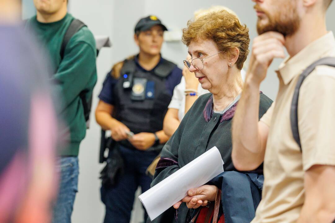 Kauno apygardos teisme pradėta nagrinėti paminklo Merkinėje išniekinimo byla