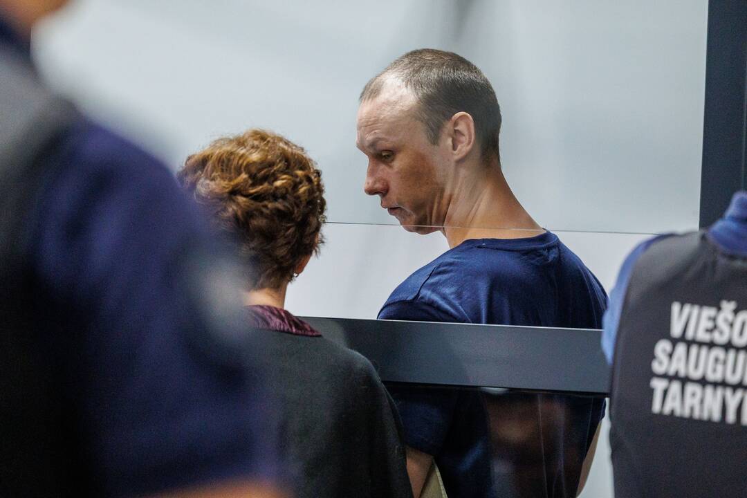 Kauno apygardos teisme pradėta nagrinėti paminklo Merkinėje išniekinimo byla
