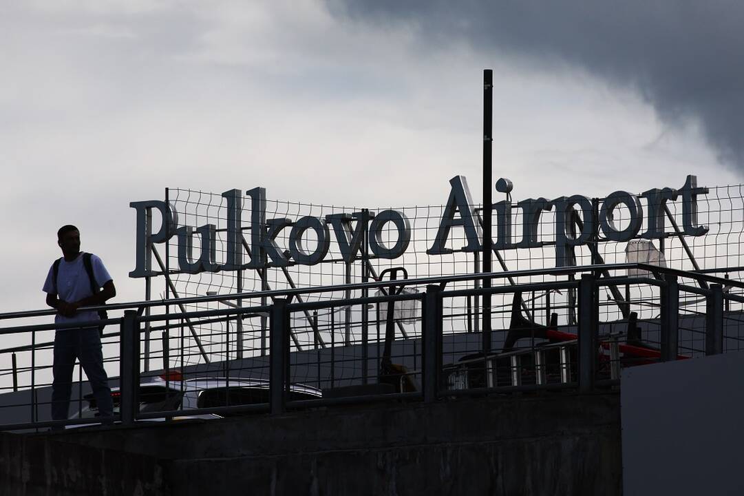 Į Sankt Peterburgą skridęs keleivinis lėktuvas dėl dronų atakos leidosi Taline