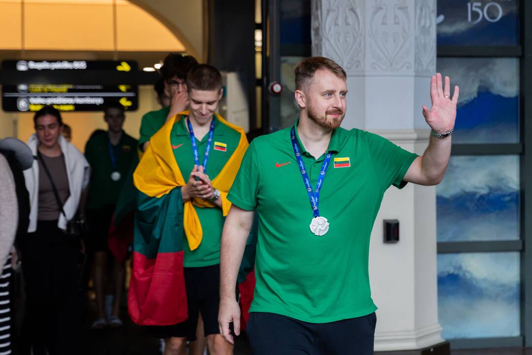 Į Lietuvą grįžo U16 krepšinio rinktinė
