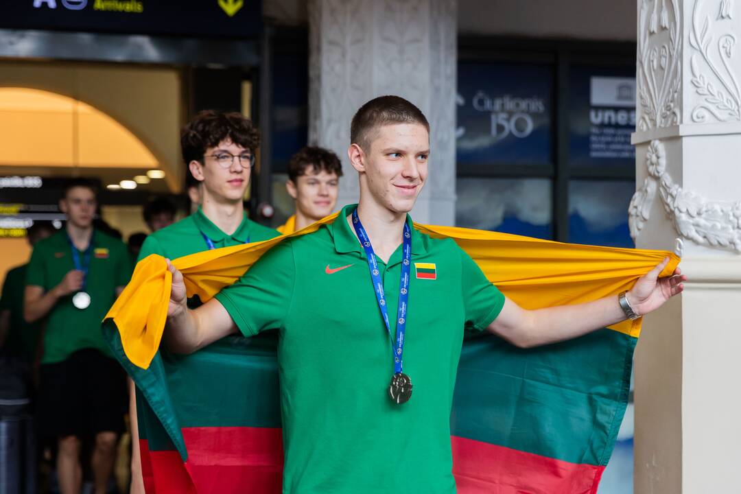 Į Lietuvą grįžo U16 krepšinio rinktinė