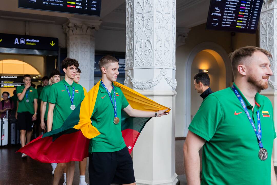 Į Lietuvą grįžo U16 krepšinio rinktinė
