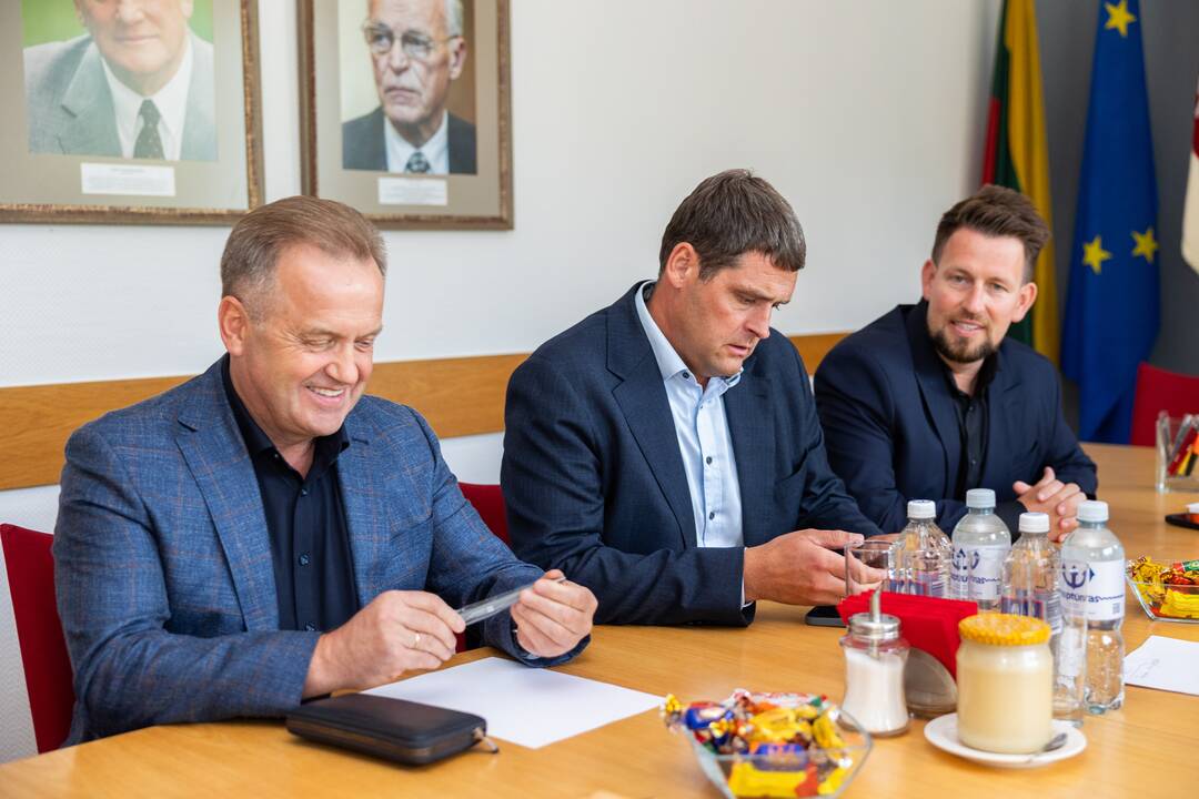 LSDP susitiko su „Nemuno aušra“ ir „Lietuvos valstiečių ir žaliųjų sąjunga“