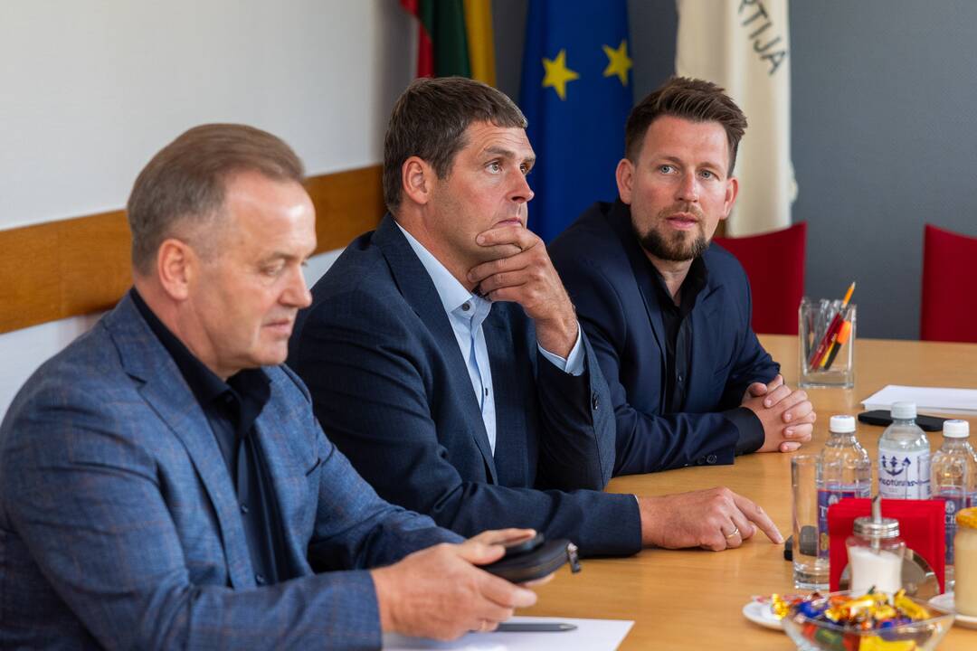 LSDP susitiko su „Nemuno aušra“ ir „Lietuvos valstiečių ir žaliųjų sąjunga“