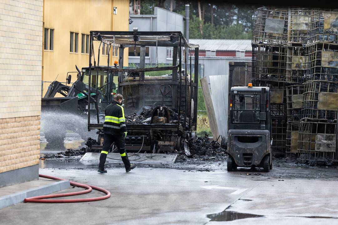 Vilniuje užsidegė vilkikas su ličio baterijomis