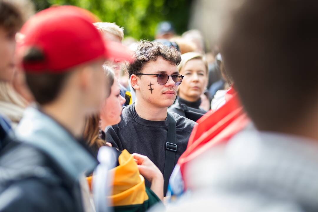 Protesto „Gėdos diena“ dalyviai prie Seimo