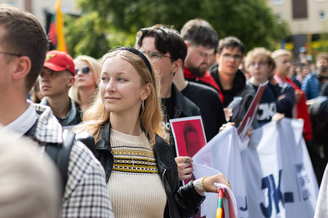 Protesto „Gėdos diena“ dalyviai prie Seimo