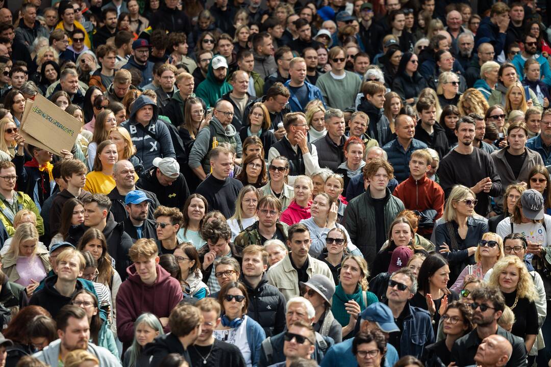 Protesto „Gėdos diena“ dalyviai prie Seimo