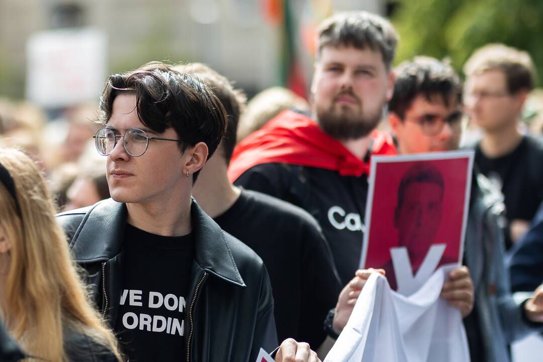 Protesto „Gėdos diena“ dalyviai prie Seimo