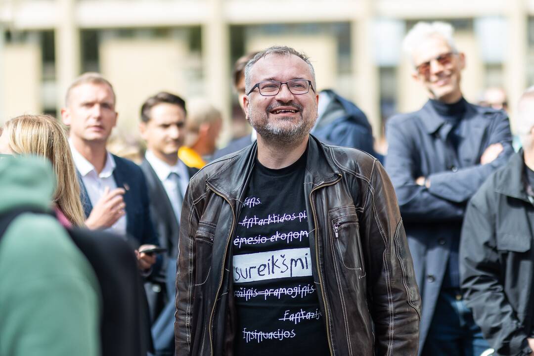 Protesto „Gėdos diena“ dalyviai prie Seimo