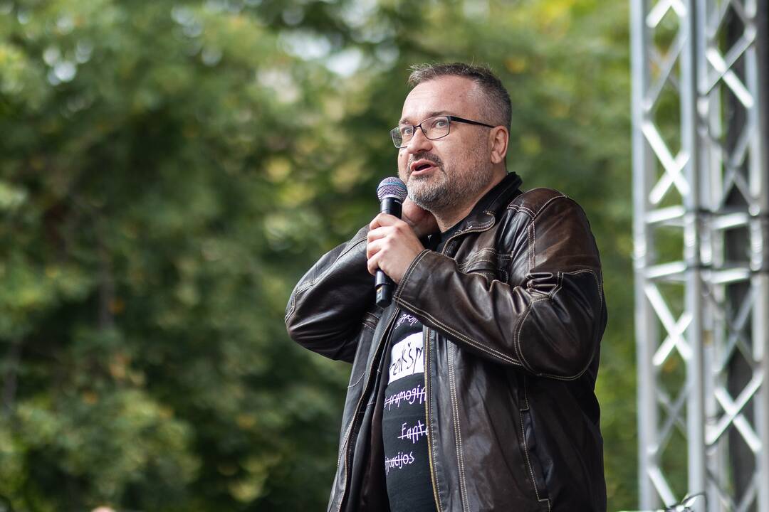 Protesto „Gėdos diena“ dalyviai prie Seimo