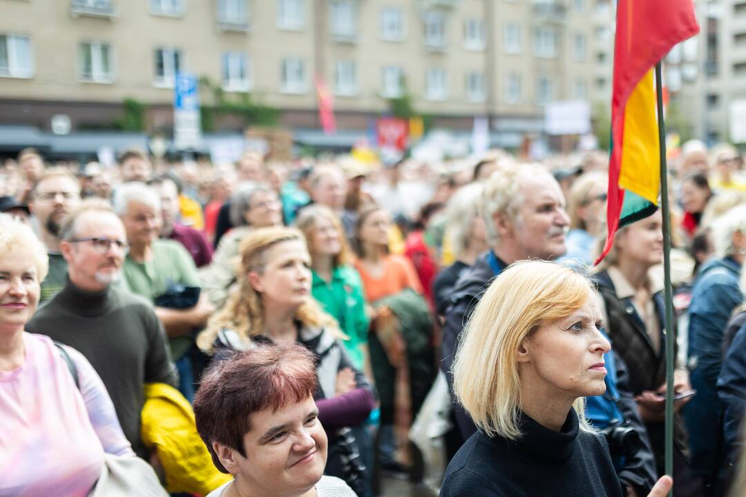 Protesto „Gėdos diena“ dalyviai prie Seimo