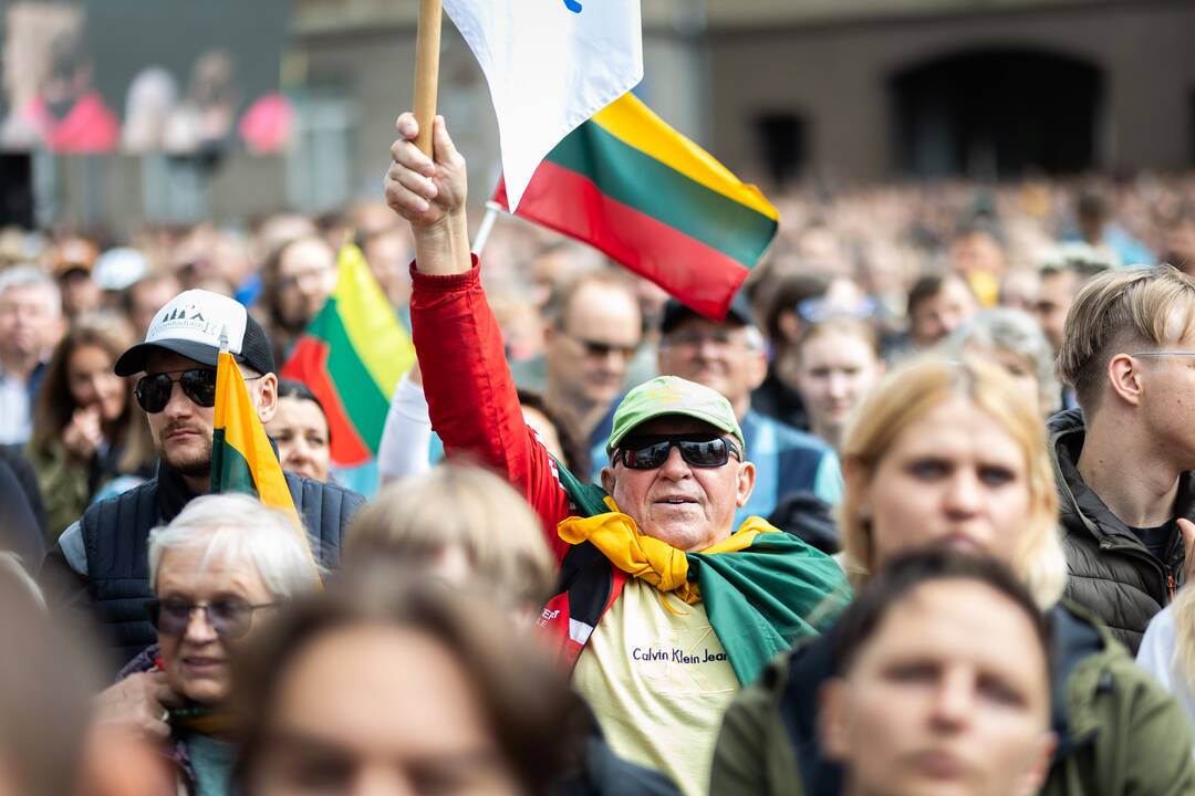 Protesto „Gėdos diena“ dalyviai prie Seimo