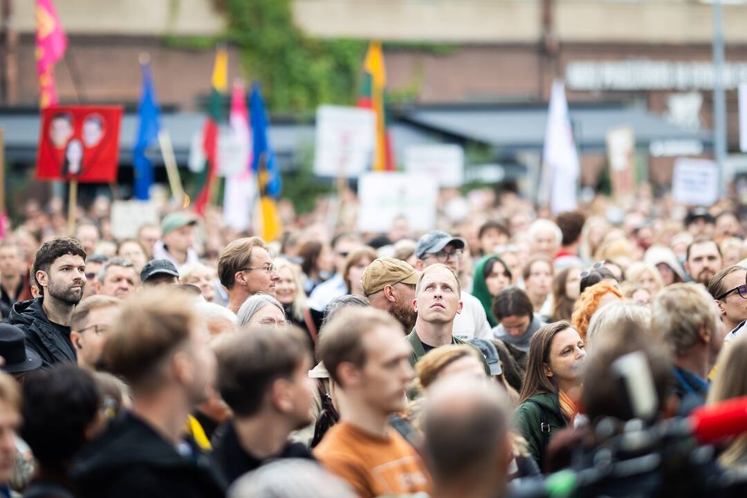 Protesto „Gėdos diena“ dalyviai prie Seimo