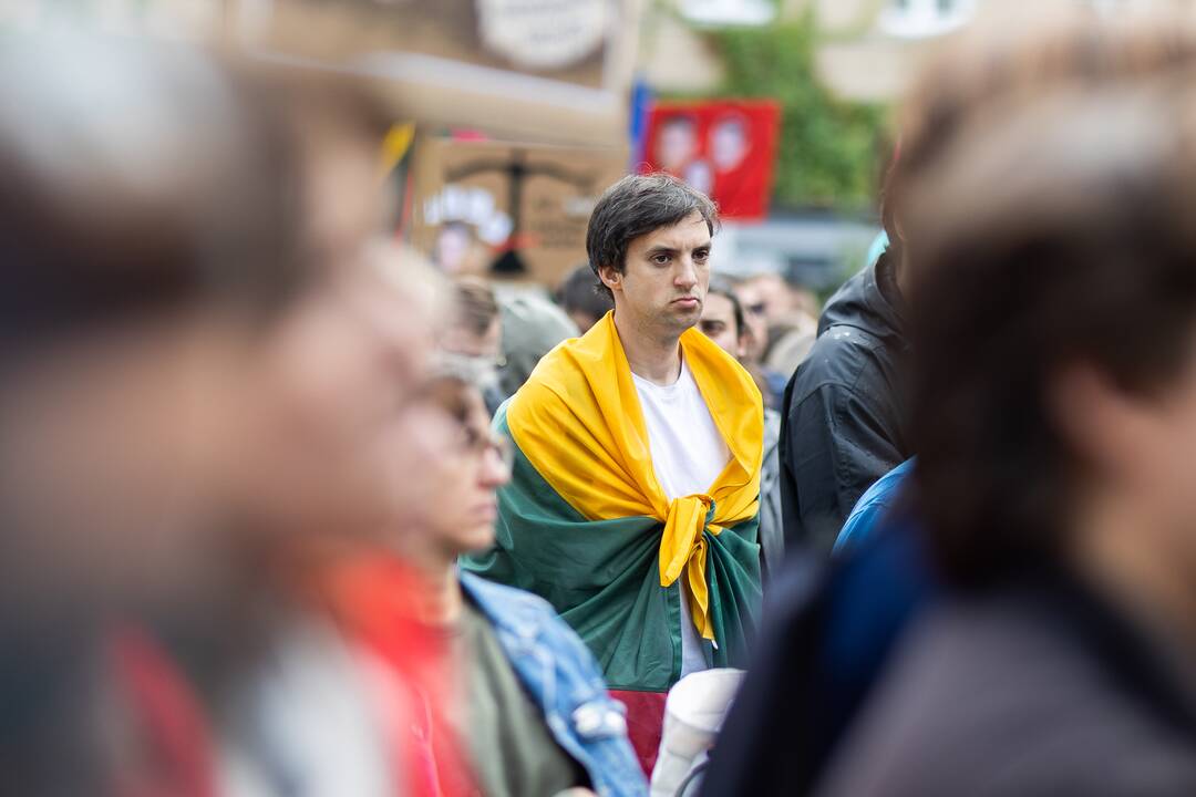 Protesto „Gėdos diena“ dalyviai prie Seimo