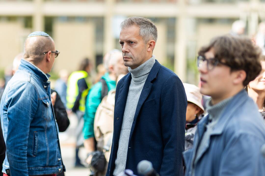 Protesto „Gėdos diena“ dalyviai prie Seimo