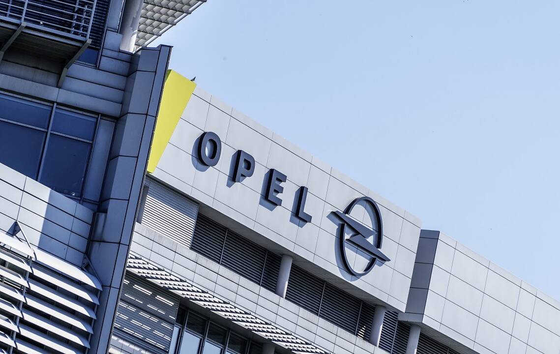 „Opel“ atsisako tikslo prekiauti tik elektriniais automobiliais