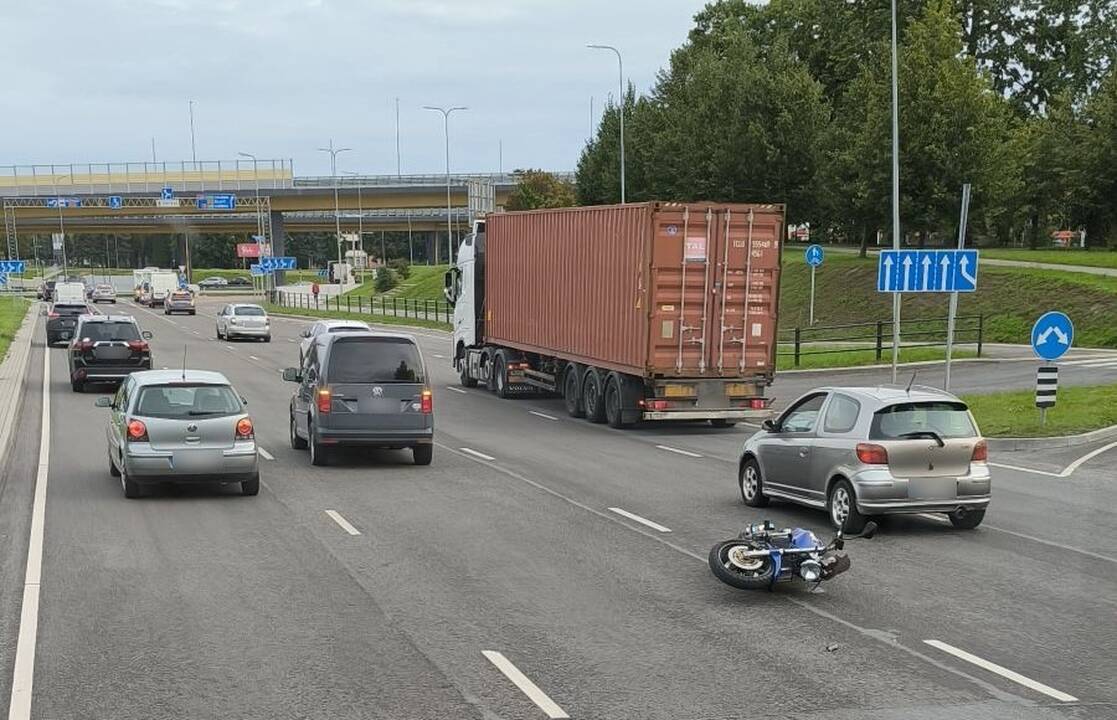 Klaipėdoje susidūrė automobilis ir motociklas