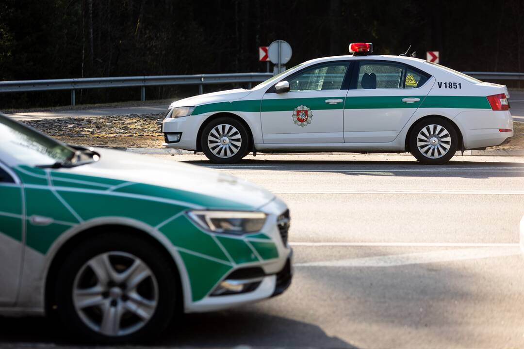 Telšių rajone susidūrė trys automobiliai, vienas vairuotojų – neblaivus