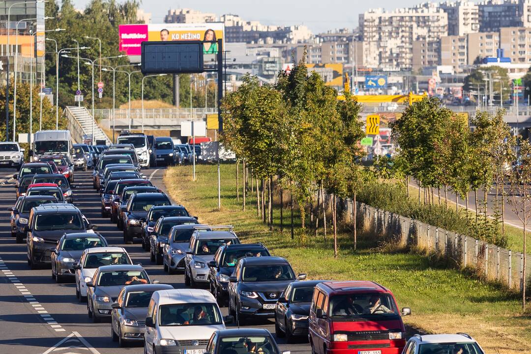 Rugsėjį laukia iššūkiai: keliuose vėl prasidės chaosas