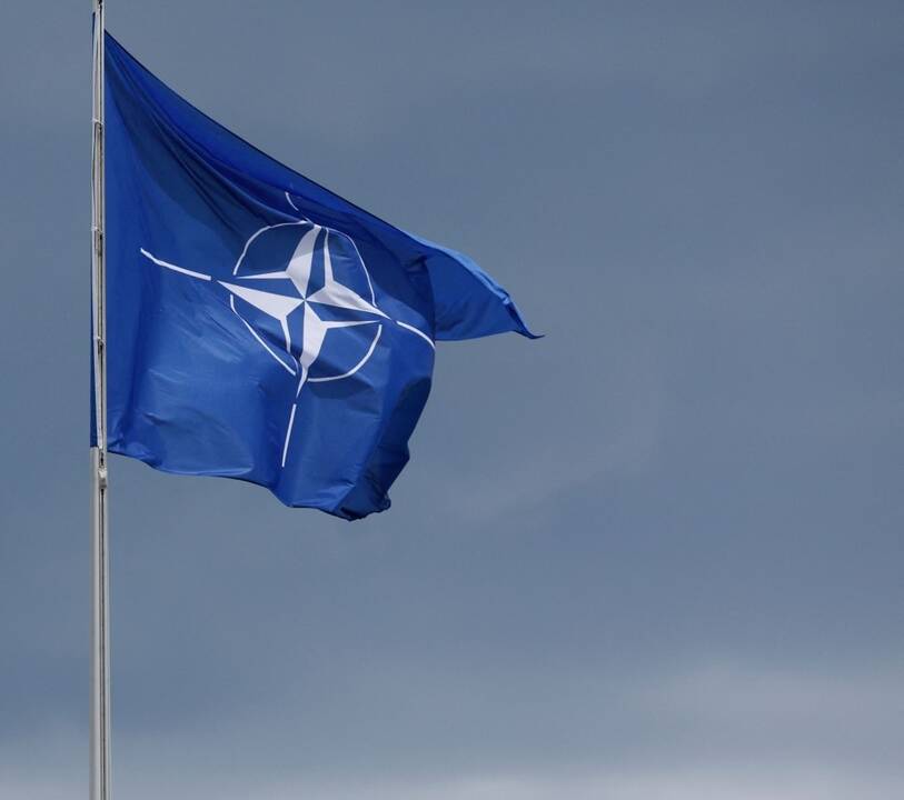 NATO vėliava