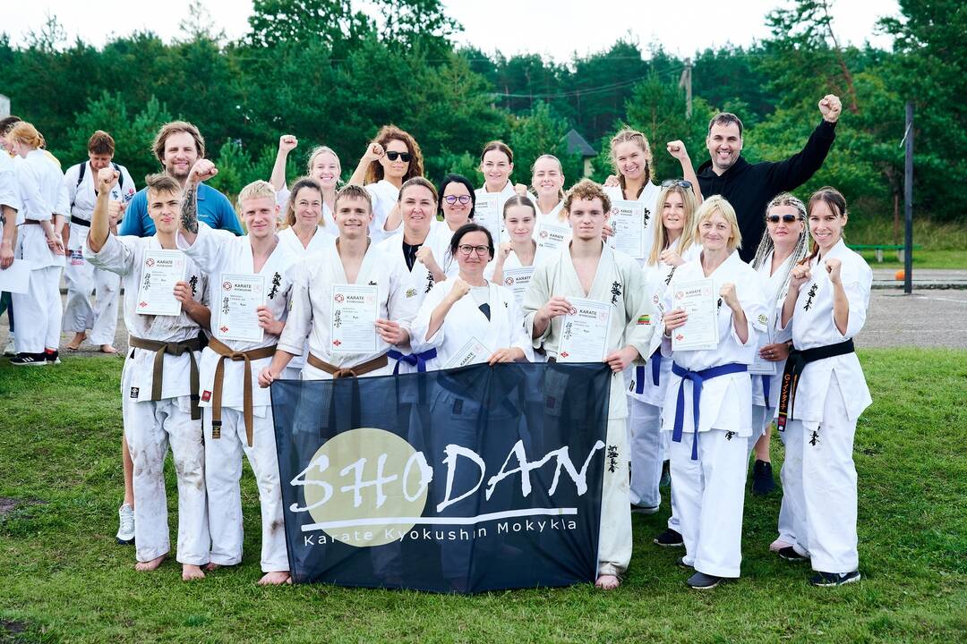 Kyokushin karate mokyklos „Shodan“ auklėtiniai