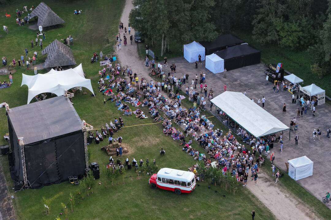 Pėdos marių dugne