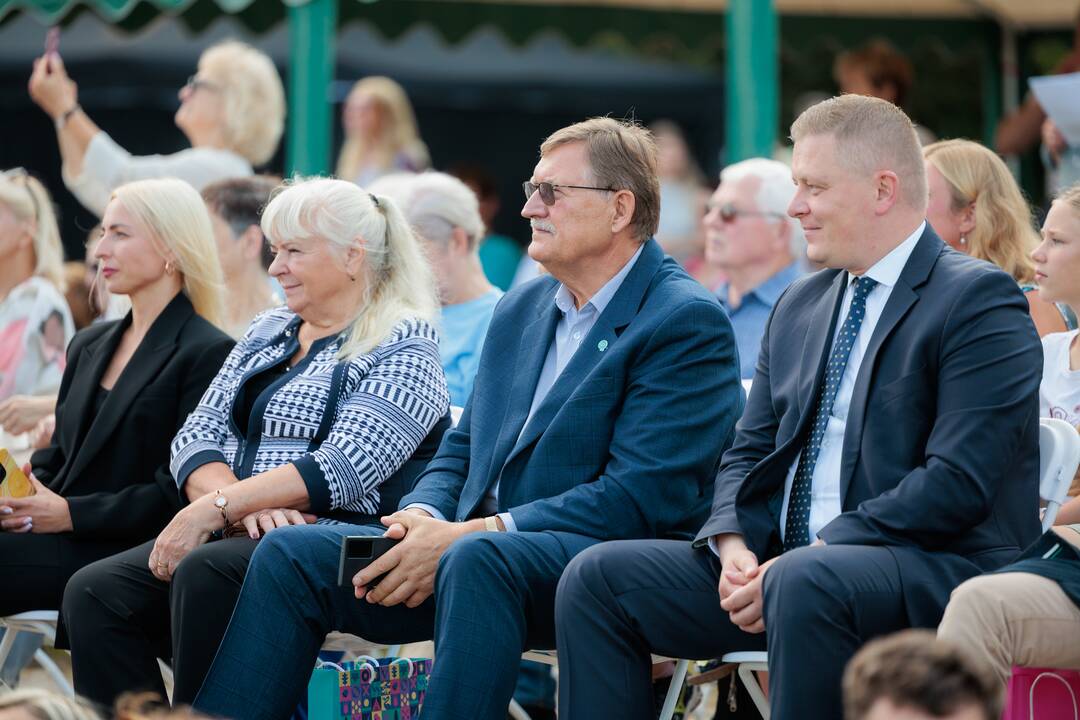 Pėdos marių dugne