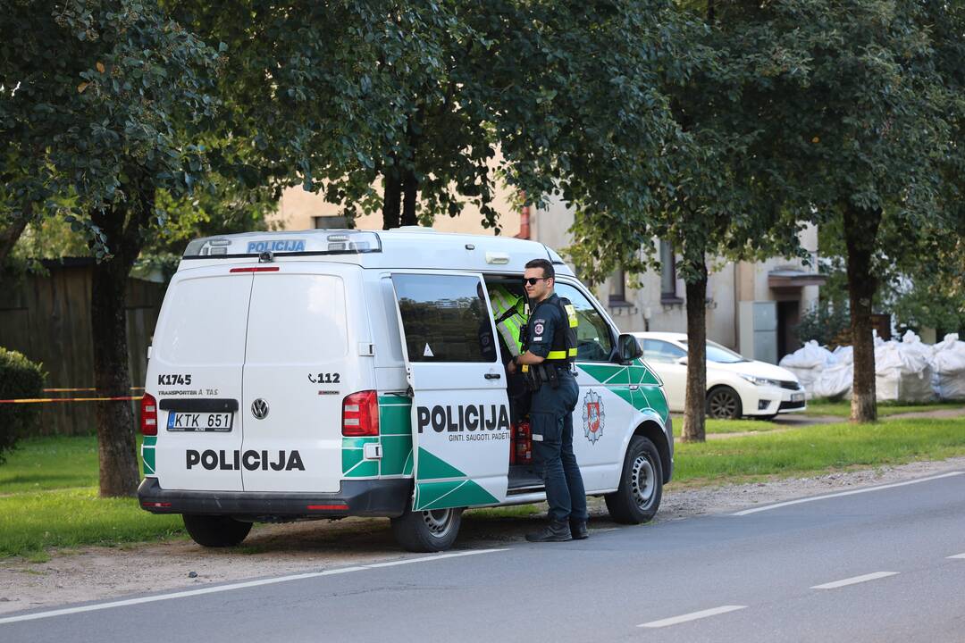 Kaune, namo koridoriuje, rastas negyvas vyras 