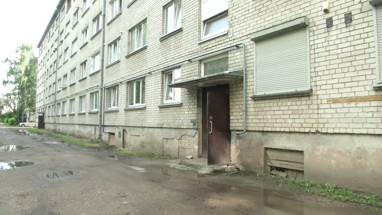 Mirusios kaimynės skolas už elektrą gavo visas namas