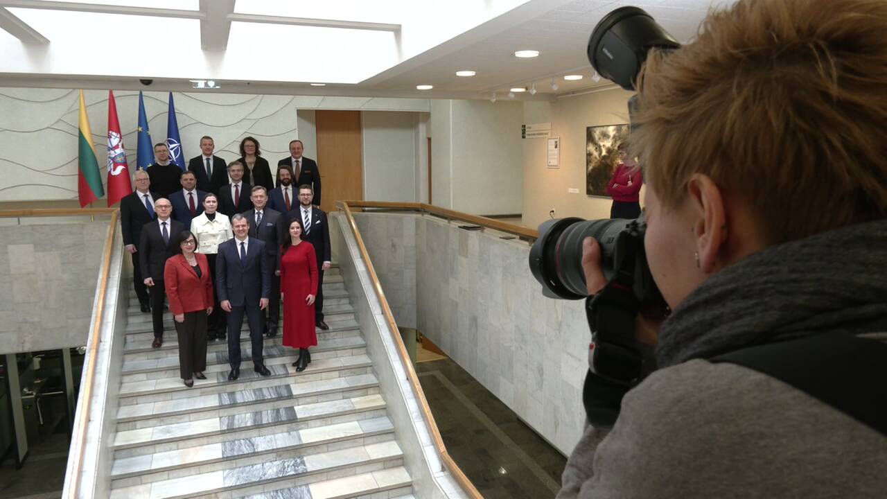 Žaidimai politikoje: pradėjo klibėti šių ministrų kėdės
