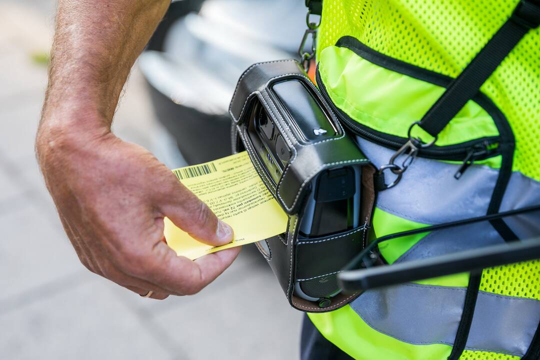 Keisis informavimas apie baudas: vietoje „geltonųjų lapelių“ bus siunčiami elektroniniai pranešimai