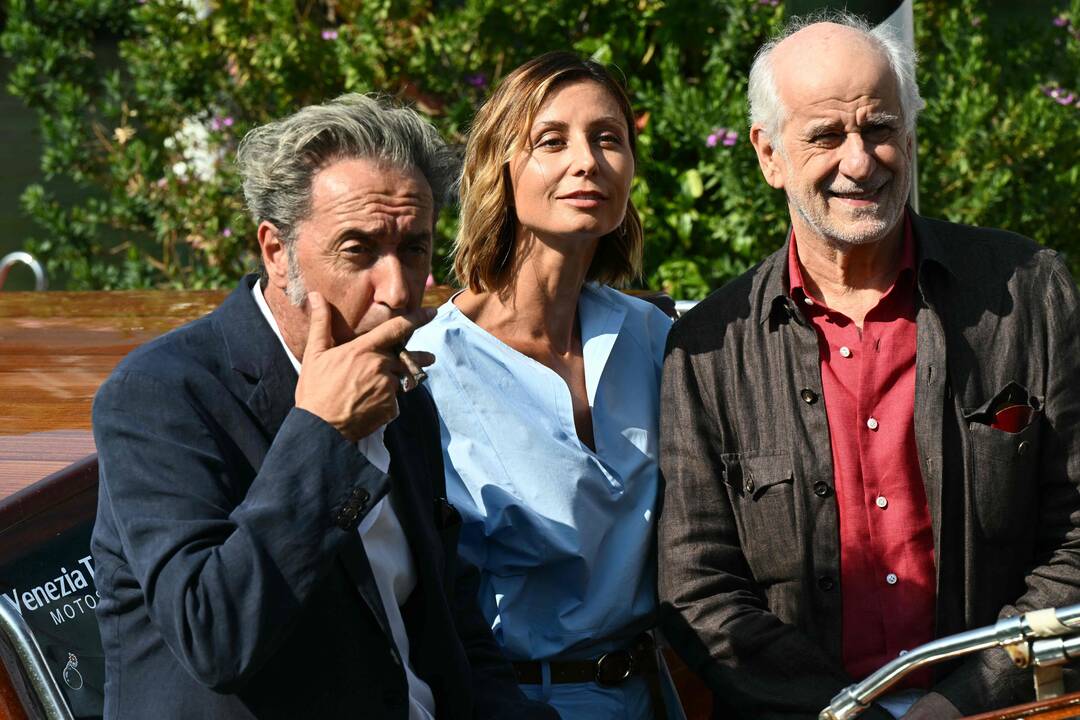 Venecija raudonuoju kilimu pasitinka į festivalį atvykstančias kino žvaigždes