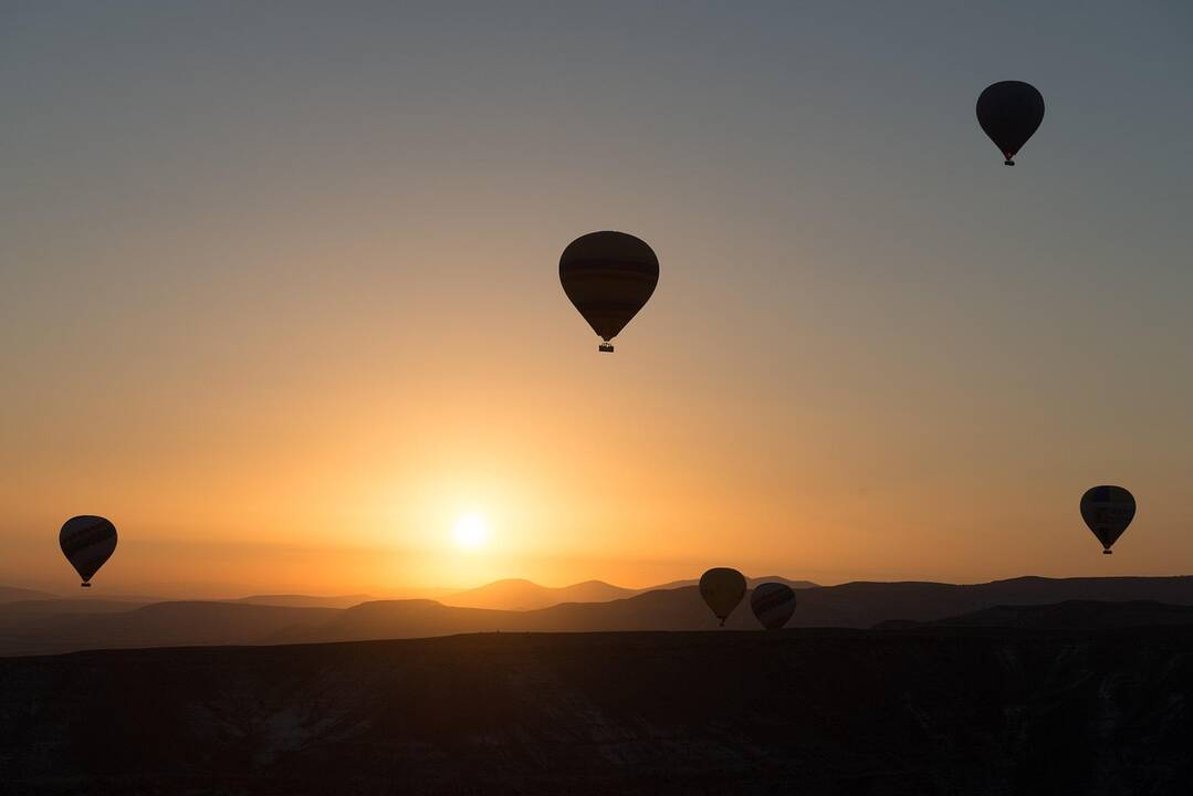 Nukritus oro balionui žuvo žmogus, dar penki buvo sužeisti