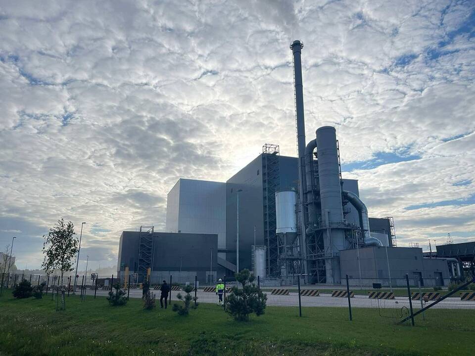 Gaisras atliekų rūšiavimo gamykloje Biruliškėse