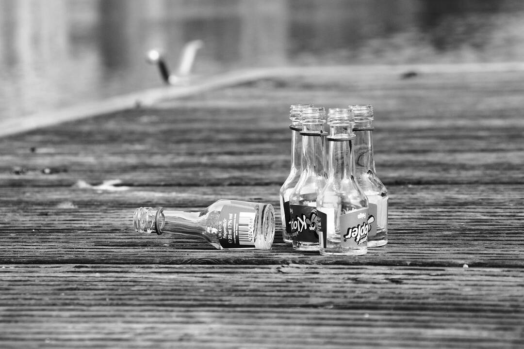 Apsinuodiję alkoholiu mirė trylika žmonių