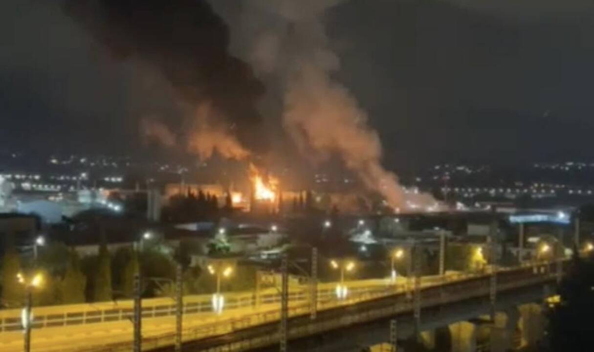 Ukrainos paleisti dronai padegė naftos saugyklą Sočyje